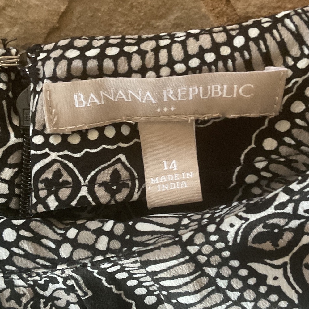 Banana Republic Black and White Mandala Blouse w zipper in back size 14 - Picture 2 of 4
